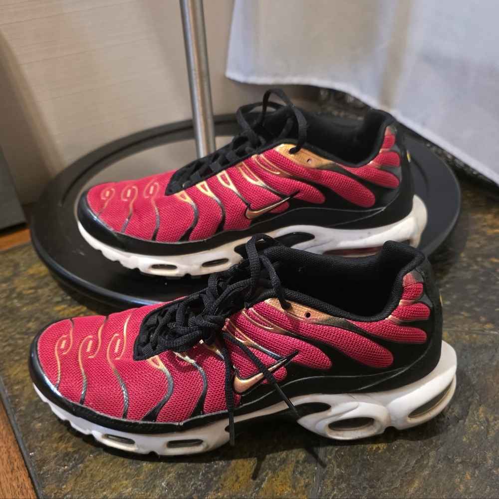 Nike Womens Pink and Black Air-Style Sneakers